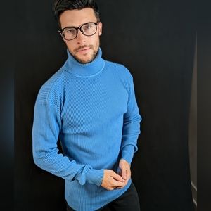 Turtleneck in blue